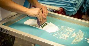Esempio di stampa serigrafica su una maglietta